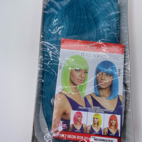 NWT-  NEON WATER STRAIGHT ROUNDED CHINA BANG BOB by - Mane Concept Futura - Picture 2 of 7